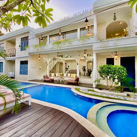 Villa Tyche Luxury 4Br Near Beach