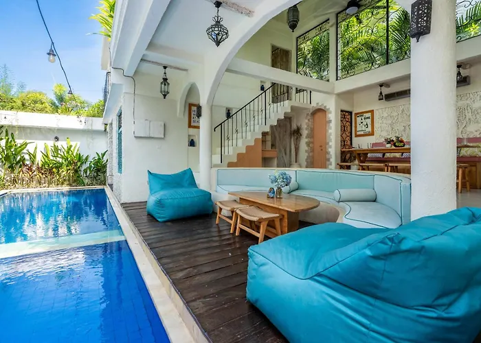 Tyche Luxury 4br Pool Walk To Double Six & Eat Street Villa