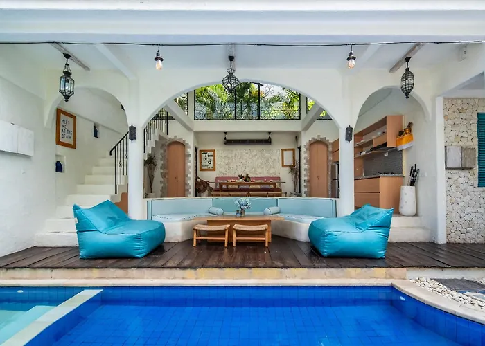 Villa Tyche Luxury 4br Pool Walk To Double Six & Eat Street