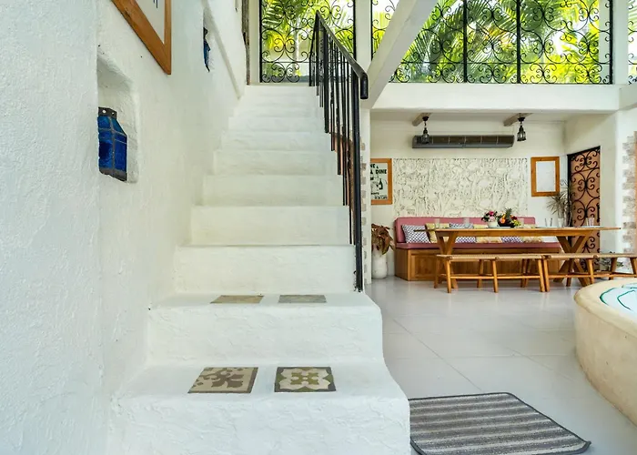 Tyche Luxury 4br Pool Walk To Double Six & Eat Street Villa *