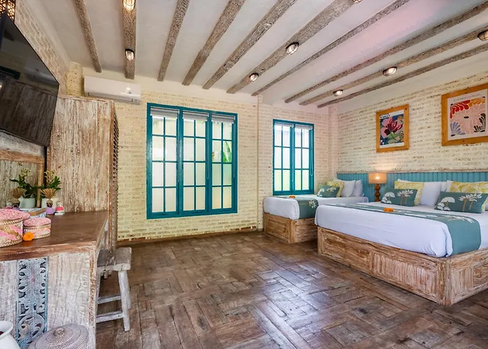 Tyche Luxury 4br Pool Walk To Double Six & Eat Street