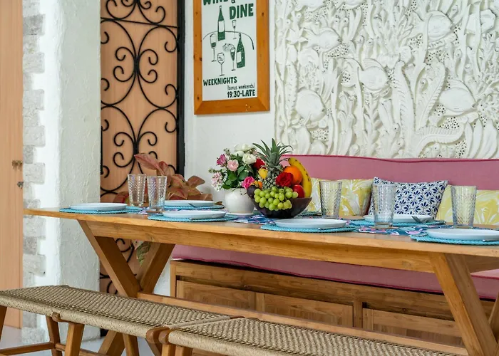 Tyche Luxury 4br Pool Walk To Double Six & Eat Street Villa *