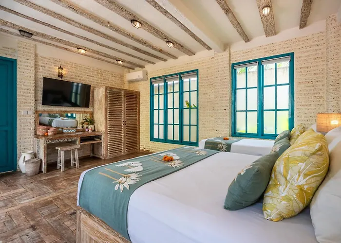 Tyche Luxury 4br Pool Walk To Double Six & Eat Street Villa