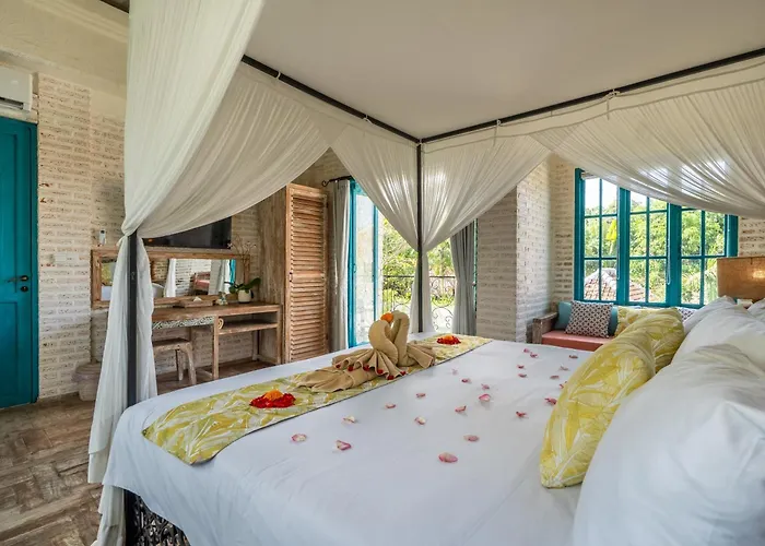 Tyche Luxury 4br Pool Walk To Double Six & Eat Street *