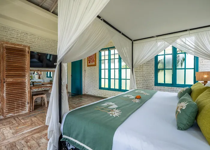 Villa Tyche Luxury 4br Pool Walk To Double Six & Eat Street *