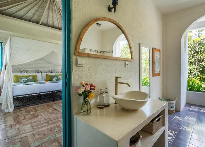 Tyche Luxury 4br Pool Walk To Double Six & Eat Street Seminyak (Bali)
