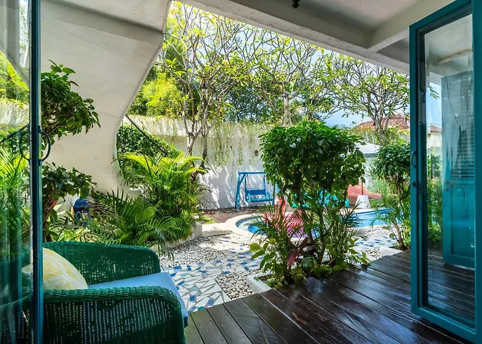 Villa Tyche Luxury 4br Pool Walk To Double Six & Eat Street