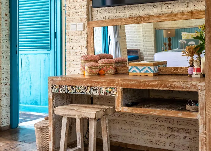Tyche Luxury 4br Pool Walk To Double Six & Eat Street