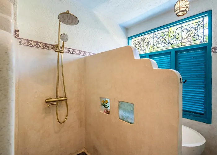 Tyche Luxury 4br Pool Walk To Double Six & Eat Street *