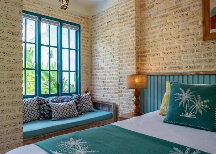 Villa Tyche Luxury 4br Pool Walk To Double Six & Eat Street Seminyak (Bali)
