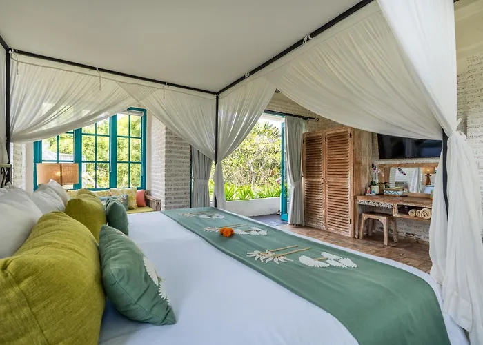 Tyche Luxury 4br Pool Walk To Double Six & Eat Street Seminyak (Bali)