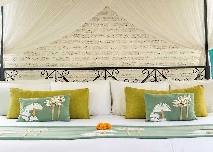 Tyche Luxury 4br Pool Walk To Double Six & Eat Street Seminyak (Bali)