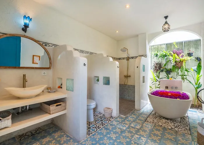 Tyche Luxury 4br Pool Walk To Double Six & Eat Street Villa Seminyak (Bali)