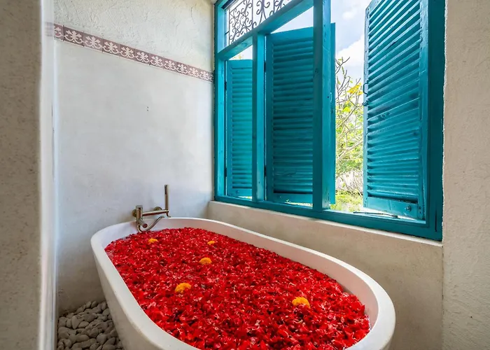 Tyche Luxury 4br Pool Walk To Double Six & Eat Street Seminyak (Bali)