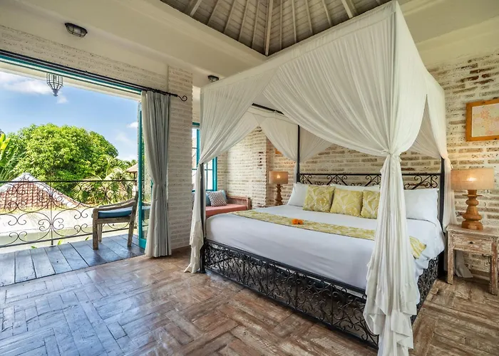 Villa Tyche Luxury 4br Pool Walk To Double Six & Eat Street